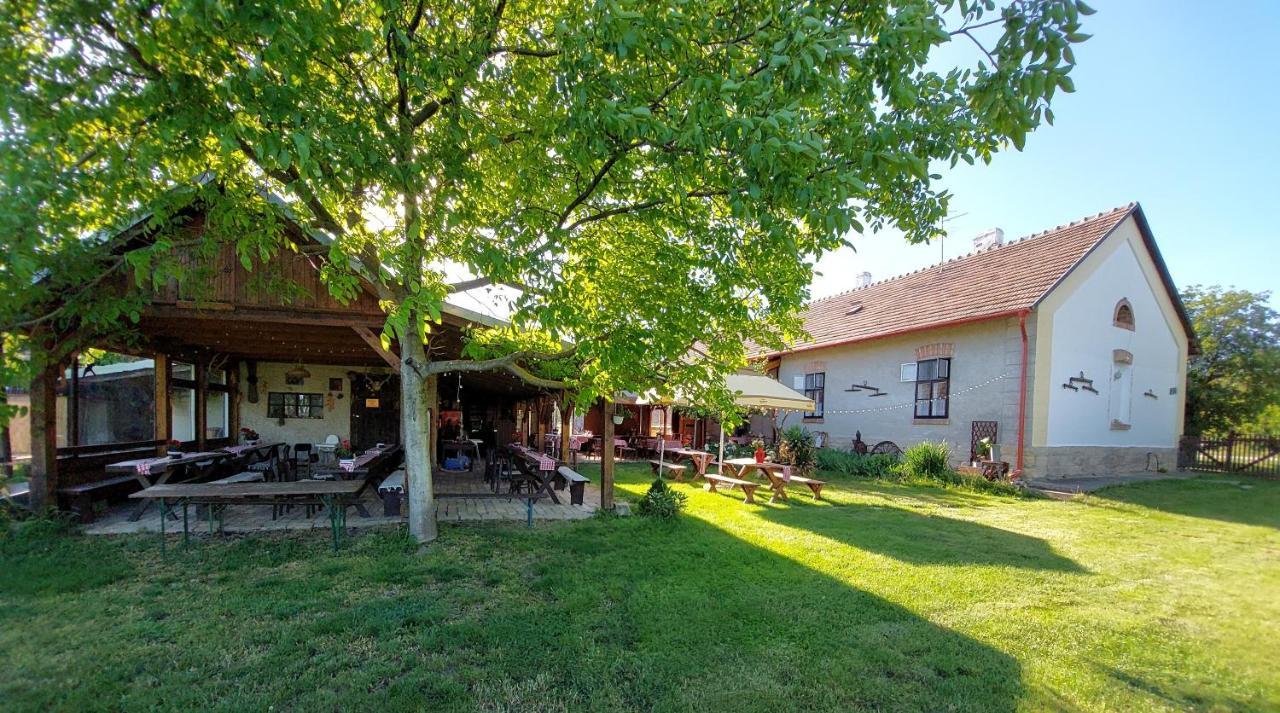 Kazmer Szallas - Gasthaus Varbalog Exterior photo